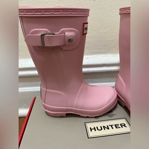 Brand new only worn once for 15 min. Pink hunter toddler boots. Size 9/10